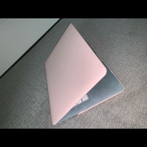 Pink plastic MacBook Air 13’ case (Light Pink)